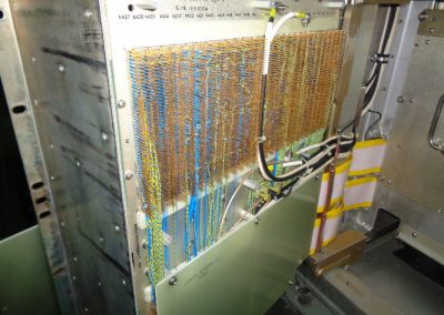 Καρτοθέσιο συσκευής Sonar Raytheon σε Φρεγάτες τύπου ΜΕΚΟ ΙΙ   κατά την διαδικασία επισκευής του στα εργαστήρια της εταιρείας μας .